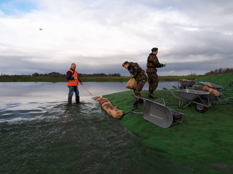Crisisoefening 'waterdreiging' bij de waterberging Grechtkade West