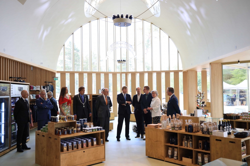 Nieuw publieksgebouw De Hoge Veluwe geopend door Koning Willem-Alexander