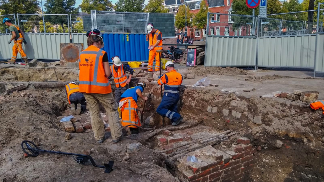 Archeologen enthousiast over middeleeuwse stadsmuur die nóg ouder is dan gedacht