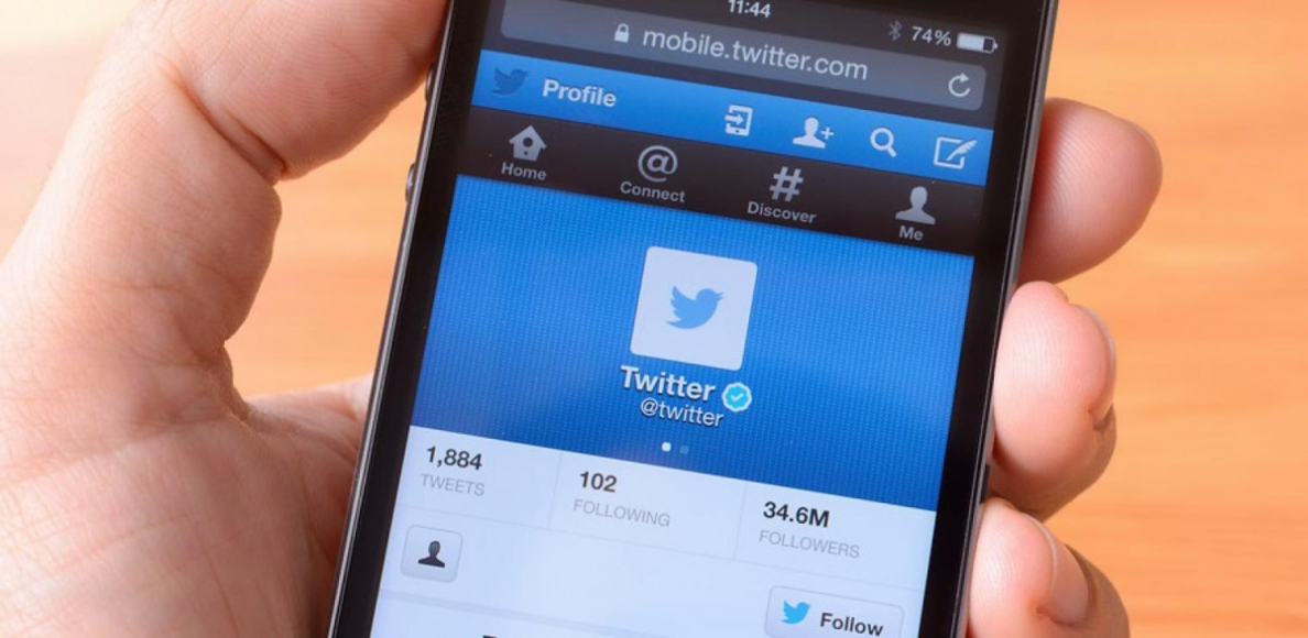 Twitter app on cellphone 