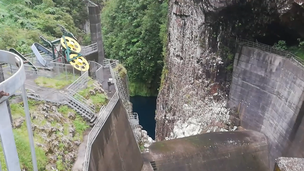 Suivi hydrologique et contrôle des débits réservés à l'aval des prises de Takamaka II, Bras Patience et Bras Cabot
